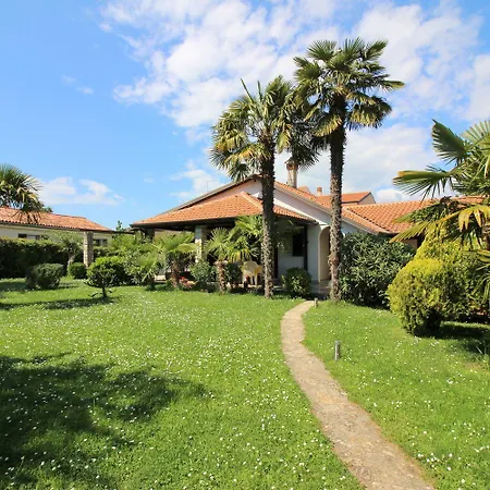 Hundefreundliches Mit Mediterranem Garten Und Nur 650 Meter Zum