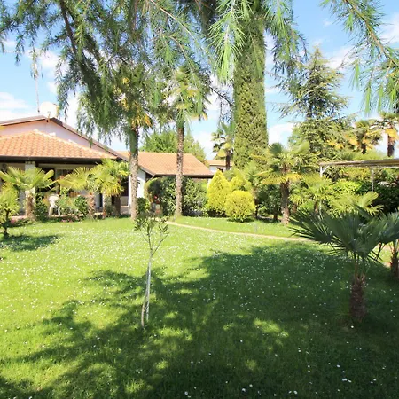 Hundefreundliches Mit Mediterranem Garten Und Nur 650 Meter Zum Prázdninový dům Poreč